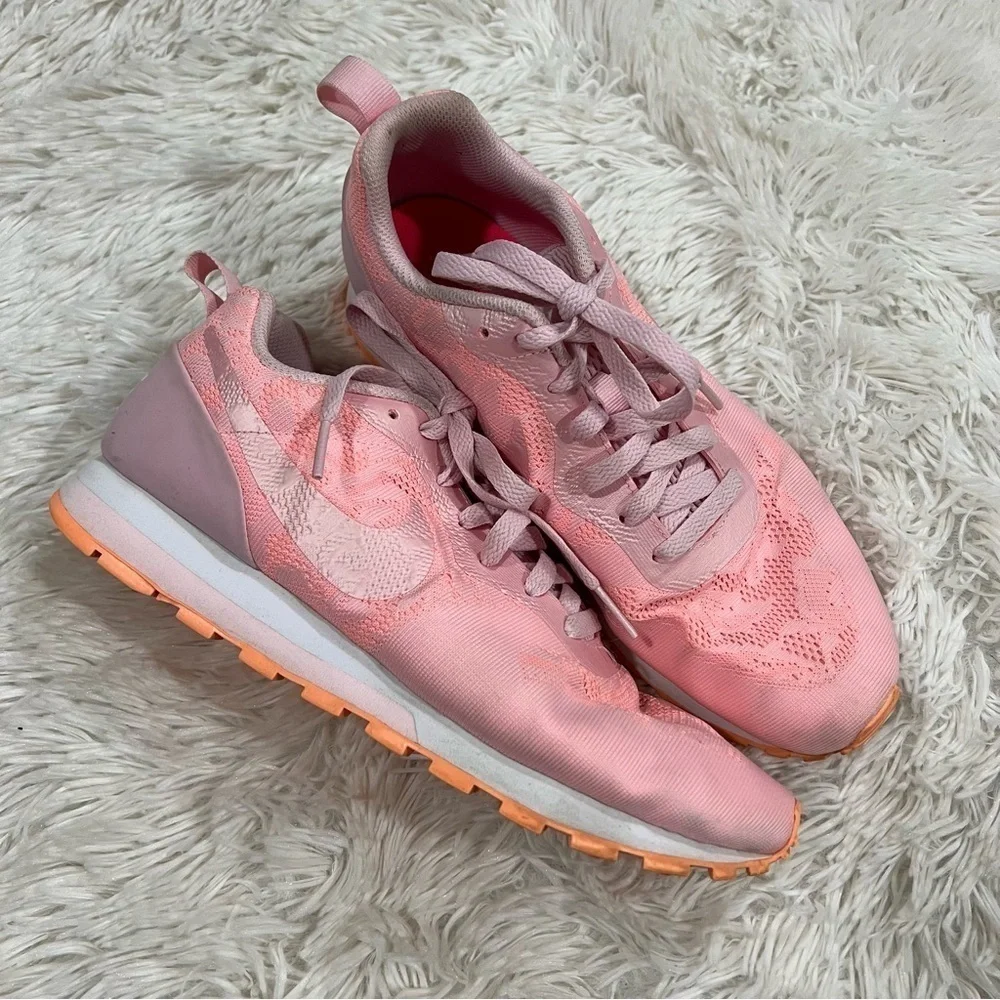 Nike women's md runner 2 br prism pink RARE size 9